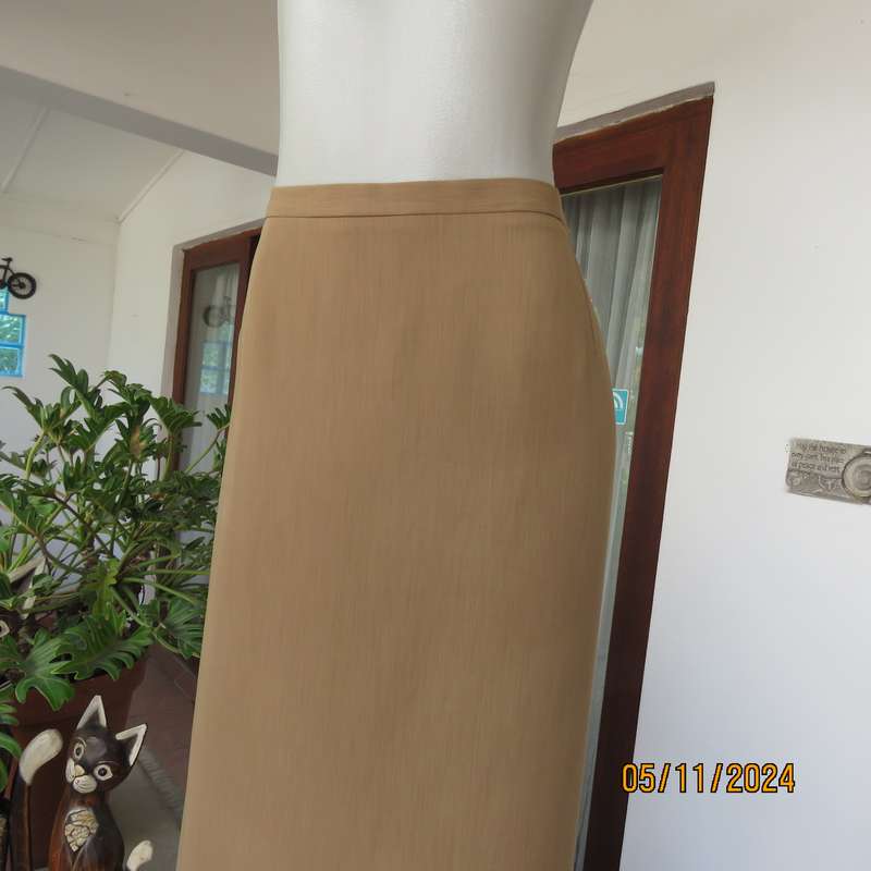 Elegant bronze colour pencil skirt by DONNA CLAIRE size 48. Elasticated back waist sides. As new.