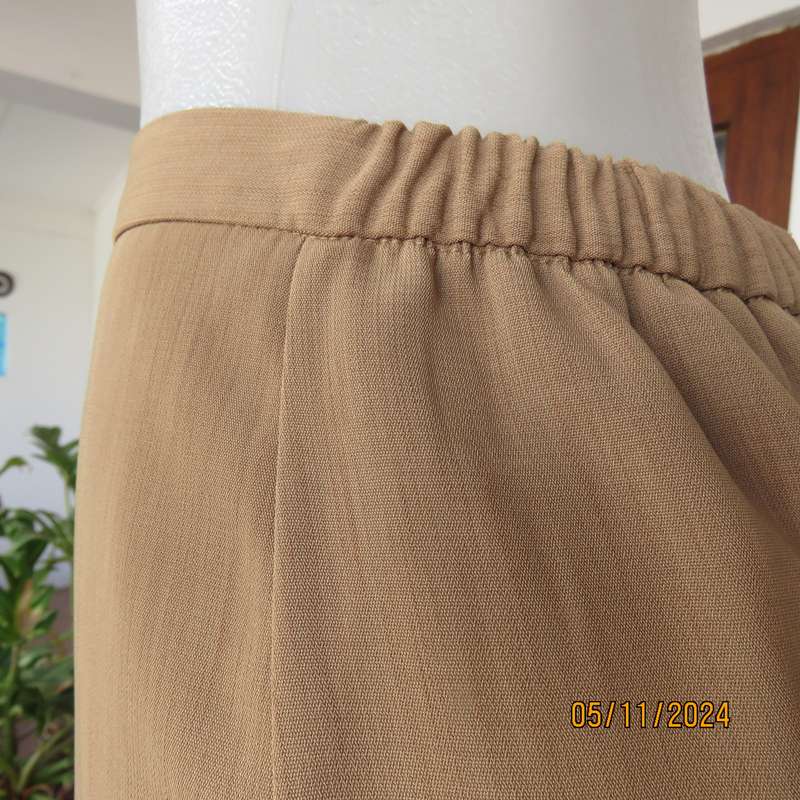 Elegant bronze colour pencil skirt by DONNA CLAIRE size 48. Elasticated back waist sides. As new.