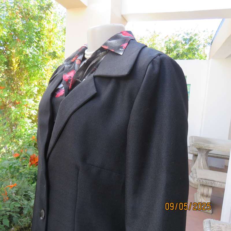 Boutique made black textured polyester long sleeve fully lined size 40 jacket.