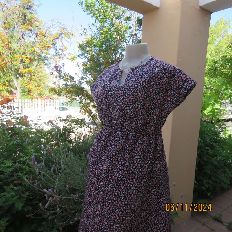 Cool maternity empire style dress in poly-rayon blend.Navy with white-pink flowers.Size 32-34.As new