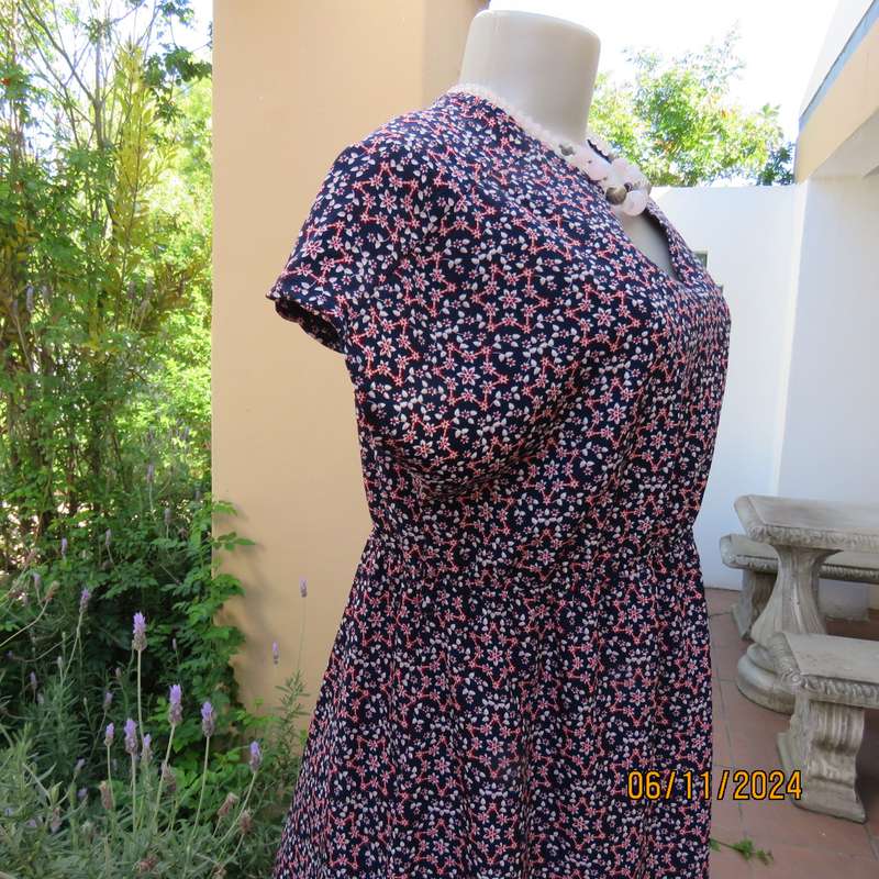 Cool maternity empire style dress in poly-rayon blend.Navy with white-pink flowers.Size 32-34.As new