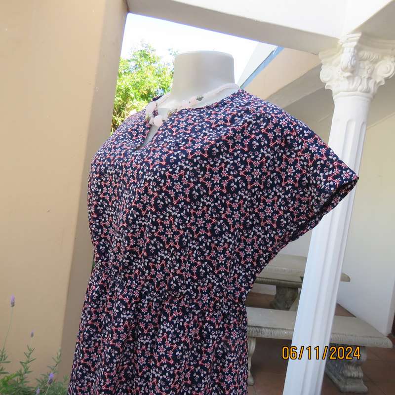 Cool maternity empire style dress in poly-rayon blend.Navy with white-pink flowers.Size 32-34.As new