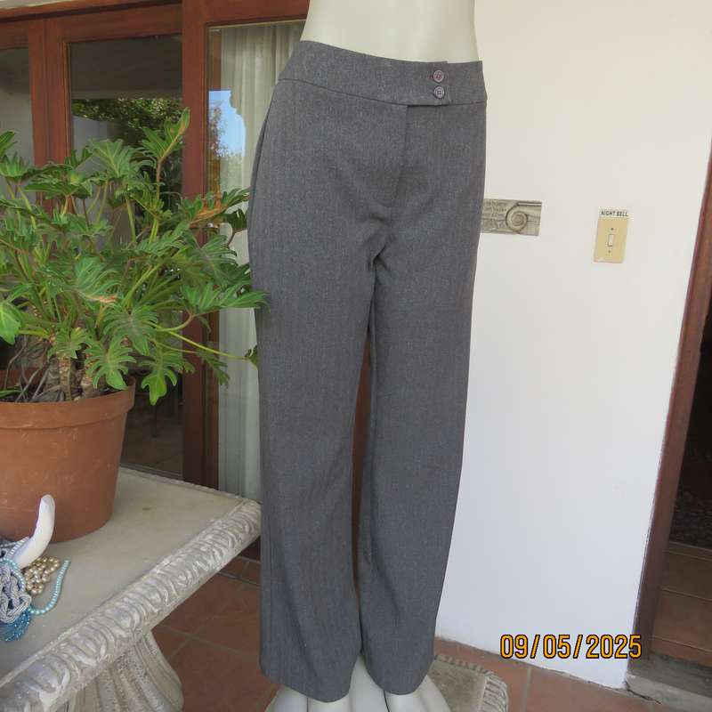 ML Classics perfect fit 36 dress pants in grey stripes with glam. Straight legs.