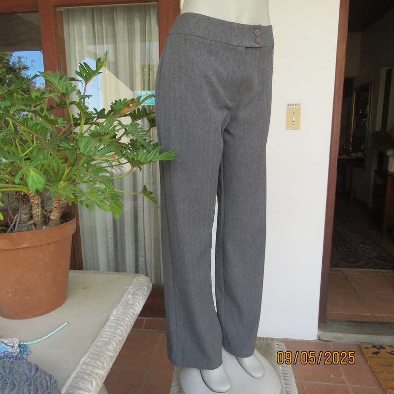 ML Classics perfect fit 36 dress pants in grey stripes with glam. Straight legs.