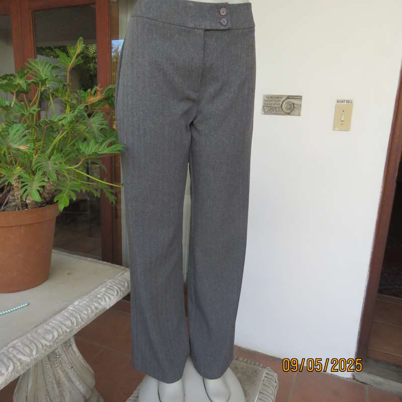 ML Classics perfect fit 36 dress pants in grey stripes with glam. Straight legs.