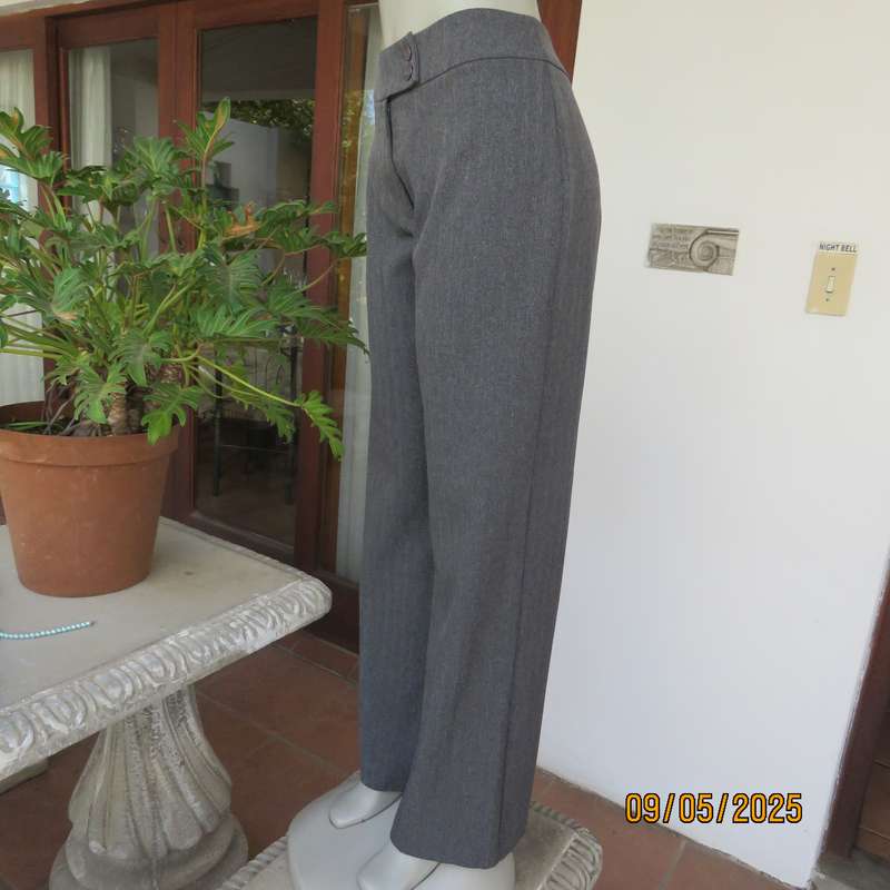 ML Classics perfect fit 36 dress pants in grey stripes with glam. Straight legs.