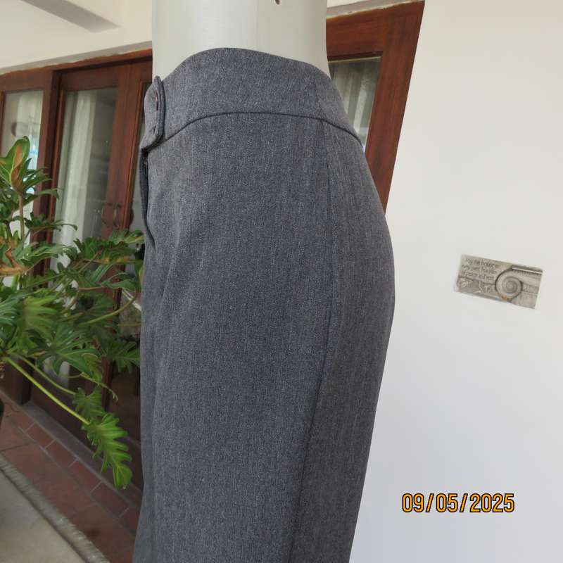 ML Classics perfect fit 36 dress pants in grey stripes with glam. Straight legs.