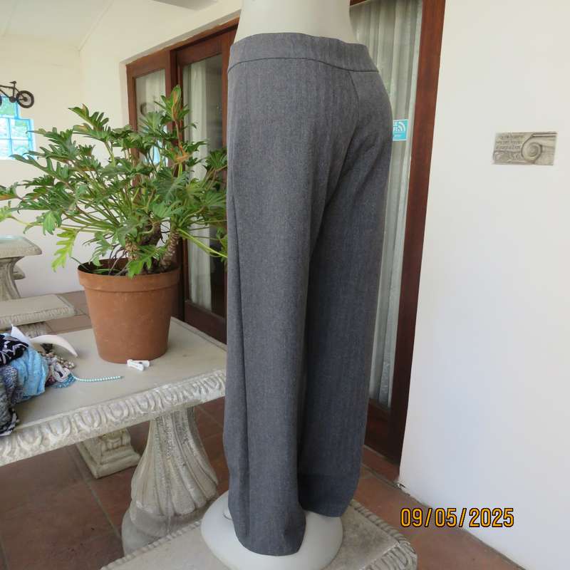 ML Classics perfect fit 36 dress pants in grey stripes with glam. Straight legs.