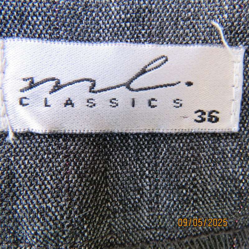 ML Classics perfect fit 36 dress pants in grey stripes with glam. Straight legs.