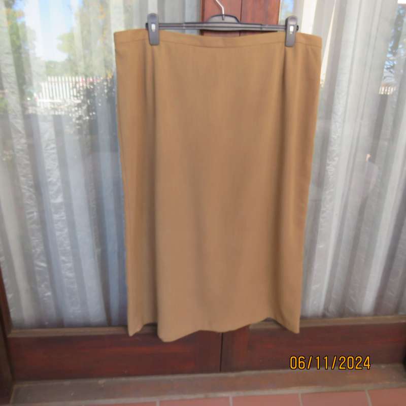Elegant bronze colour pencil skirt by DONNA CLAIRE size 48. Elasticated back waist sides. As new.
