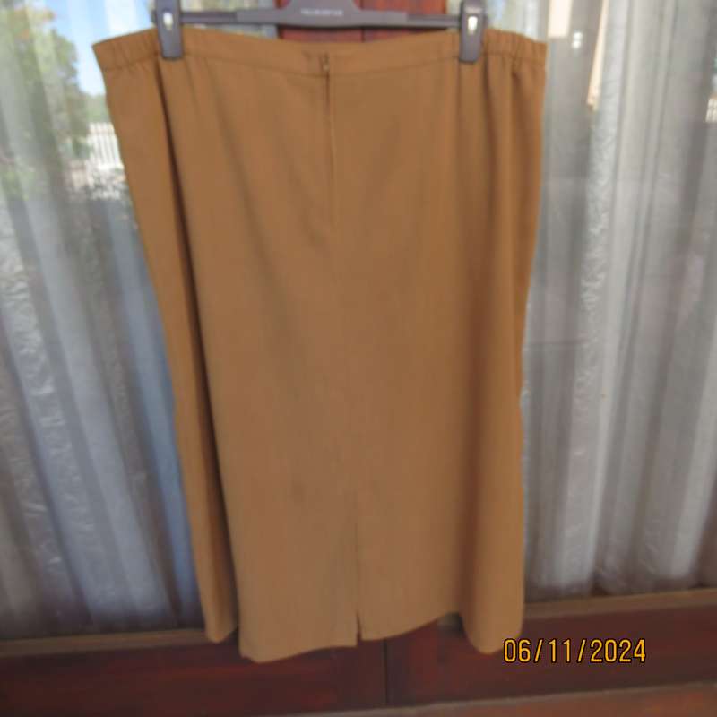 Elegant bronze colour pencil skirt by DONNA CLAIRE size 48. Elasticated back waist sides. As new.