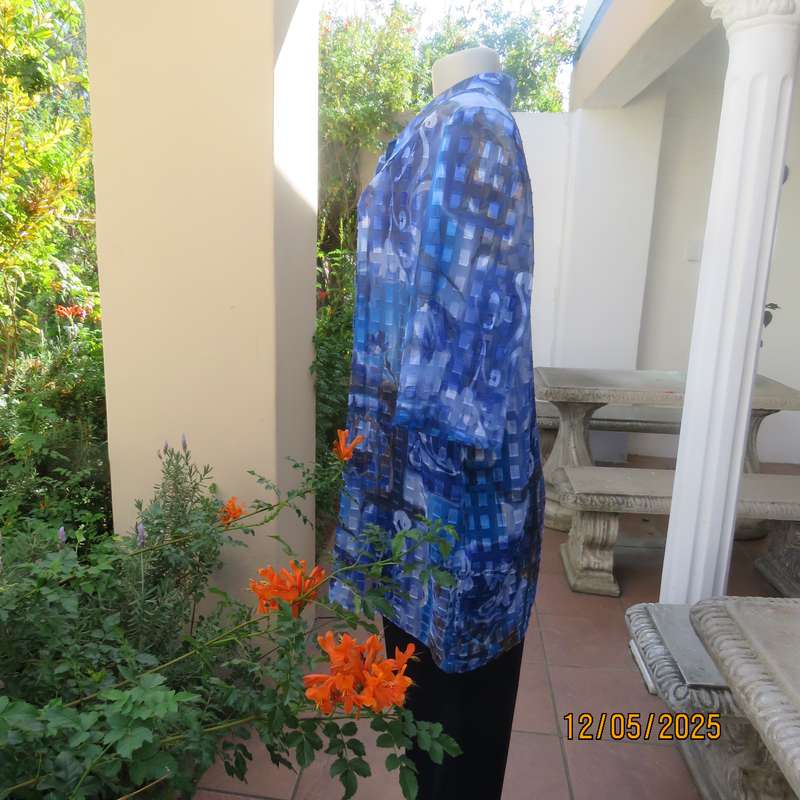 SMART SET blue opaque floral button down glamour top with collar. Size 40.