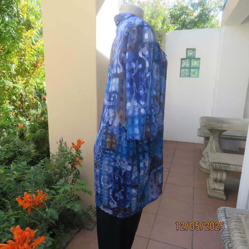 SMART SET blue opaque floral button down glamour top with collar. Size 40.