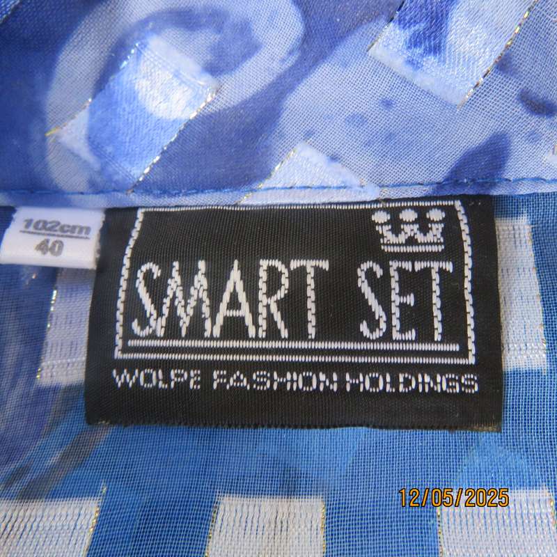 SMART SET blue opaque floral button down glamour top with collar. Size 40.