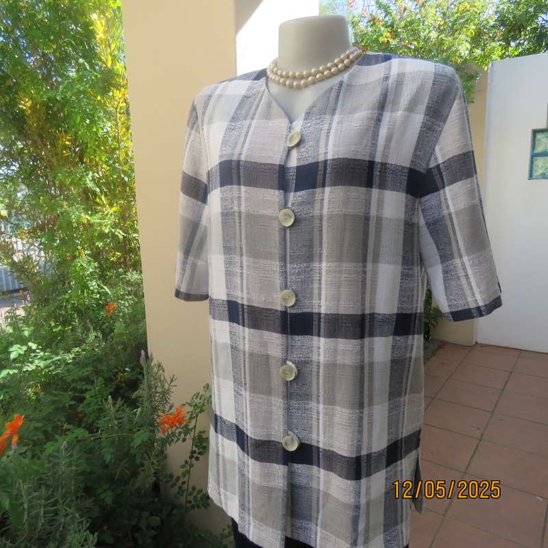 TOPICS long short sleeve navy-beige checked jacket-top size 40. Textured poly-viscose.