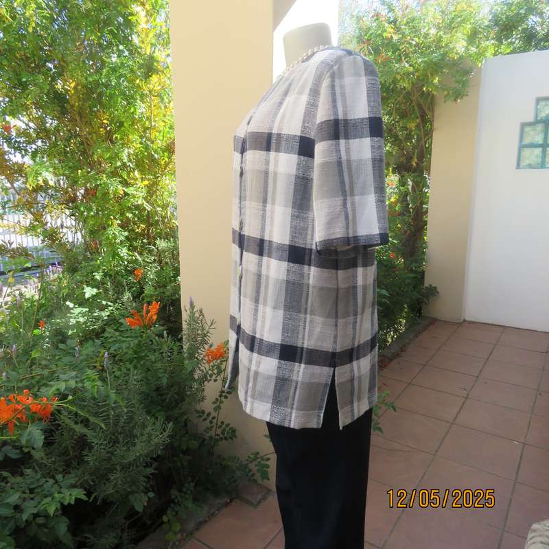 TOPICS long short sleeve navy-beige checked jacket-top size 40. Textured poly-viscose.