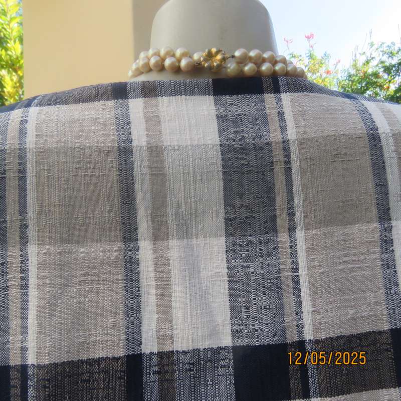 TOPICS long short sleeve navy-beige checked jacket-top size 40. Textured poly-viscose.
