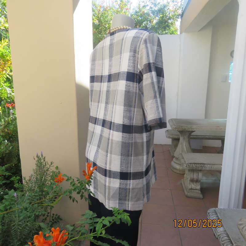 TOPICS long short sleeve navy-beige checked jacket-top size 40. Textured poly-viscose.