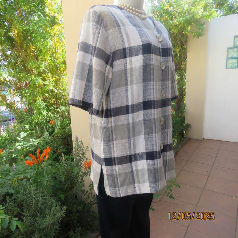 TOPICS long short sleeve navy-beige checked jacket-top size 40. Textured poly-viscose.