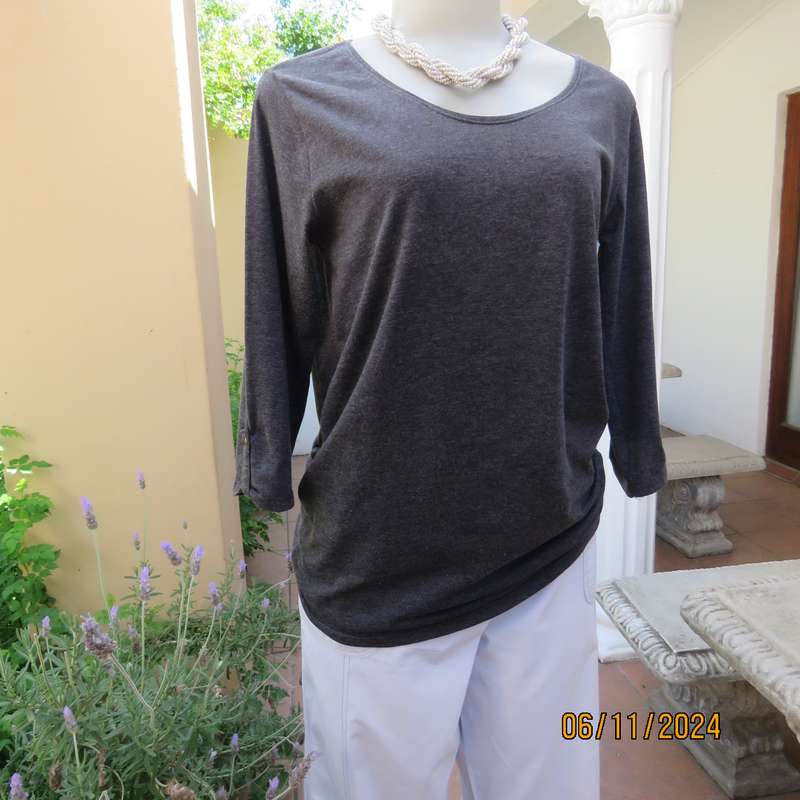 Slip over mottled grey polycotton stretch top size 36-38. Bracelet length sleeves. Very good cond.