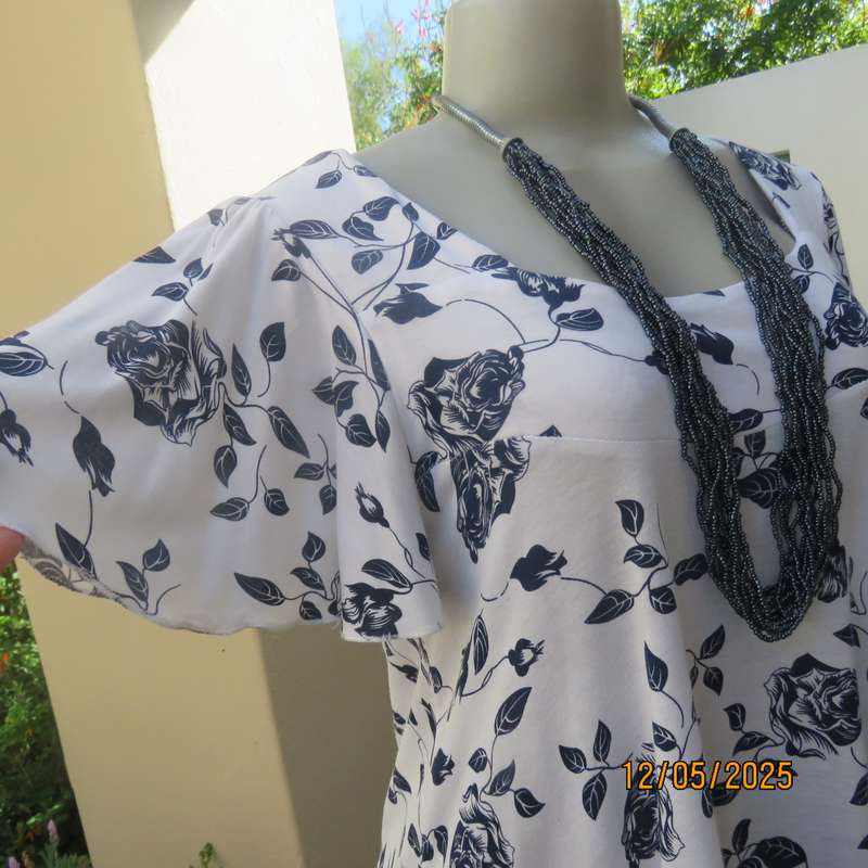 BELLEZZA SIGNORA long white polycotton top with navy flowers. Size 36