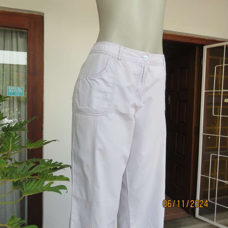 WOOLWORTHS fog grey cotton cropped pants size 36. Pockets front and back.Straight legs.Very good con