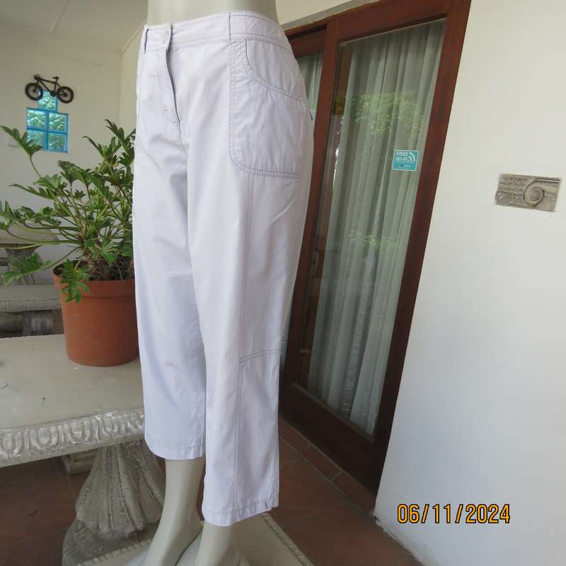 WOOLWORTHS fog grey cotton cropped pants size 36. Pockets front and back.Straight legs.Very good con