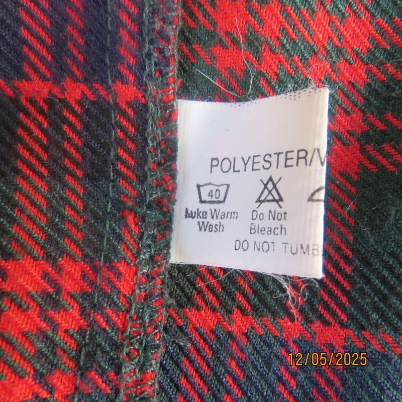 MERIEN HALL double breast tartan print long sleeve jacket size 40. Red-navy-green.