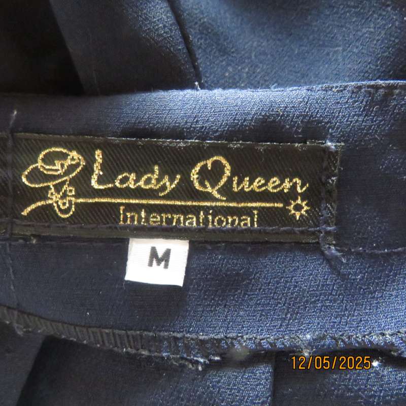 LADY QUEEN navy polyester ankle pants. Pleated bandless front. Size 36.