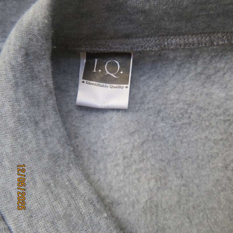 Silvergrey 2pc fleece polyester sweat suit in size 42. Zip up jacket
