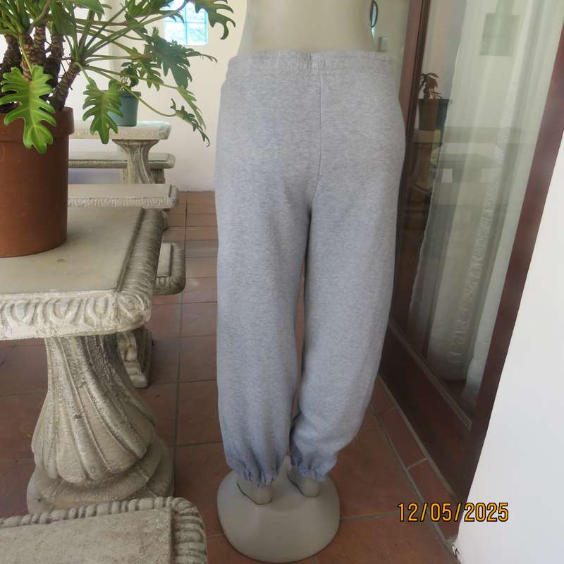 Silvergrey 2pc fleece polyester sweat suit in size 42. Zip up jacket