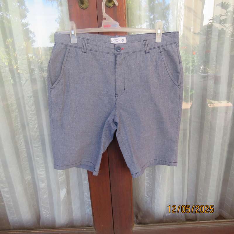 RED IND. navy-white fine check polycotton men's shorts size 34.