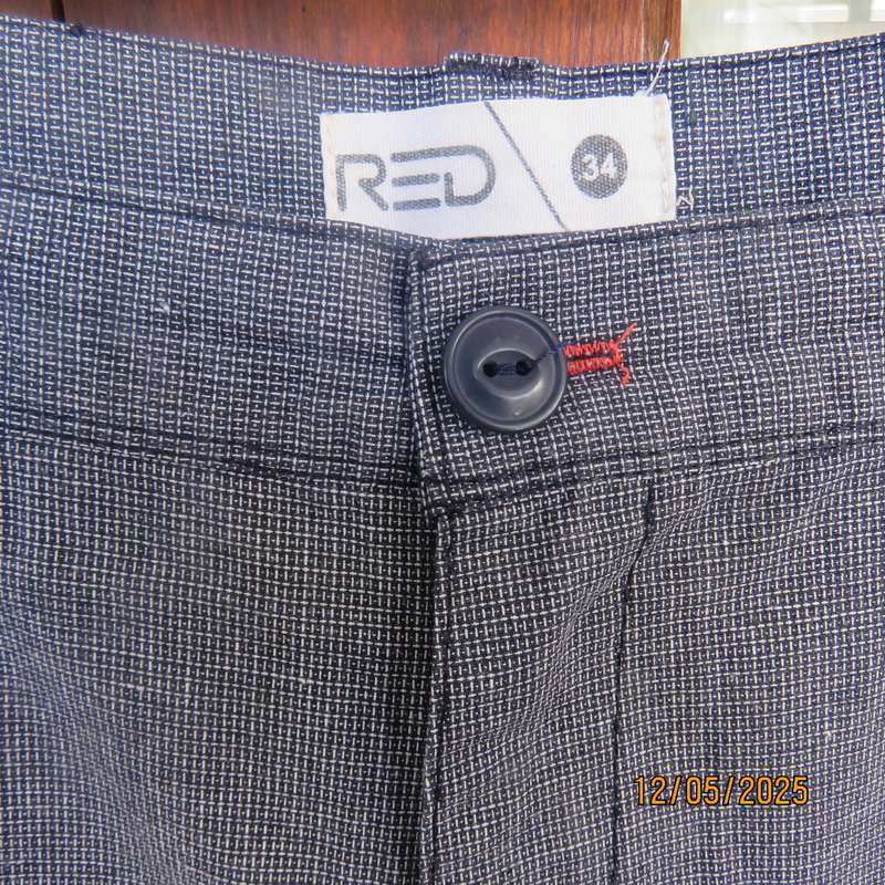 RED IND. navy-white fine check polycotton men's shorts size 34.