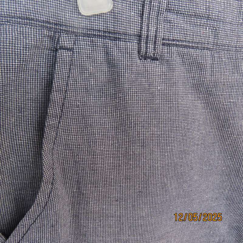 RED IND. navy-white fine check polycotton men's shorts size 34.
