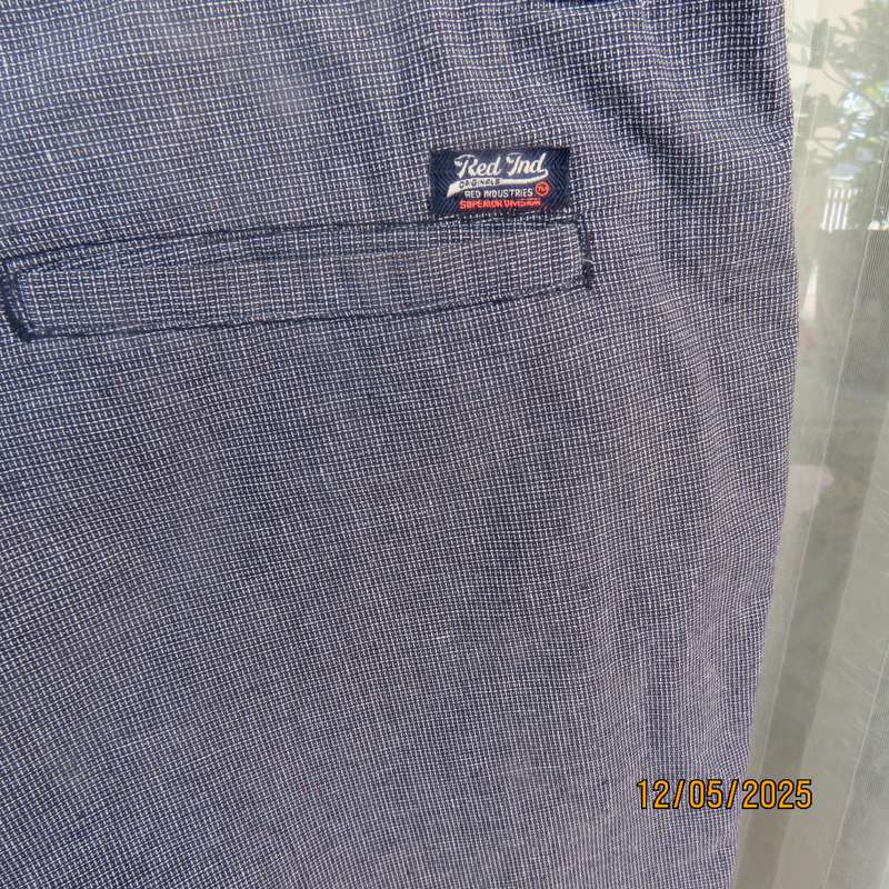 RED IND. navy-white fine check polycotton men's shorts size 34.