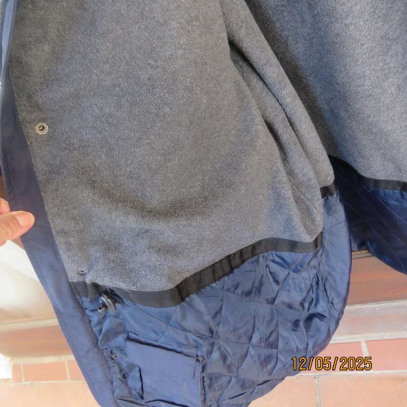 TRAVEL MASTER navy padded men's jacket size 4XL with drawstring. As new