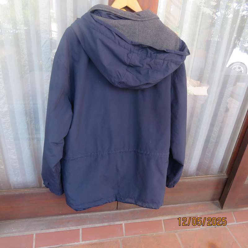 TRAVEL MASTER navy padded men's jacket size 4XL with drawstring. As new
