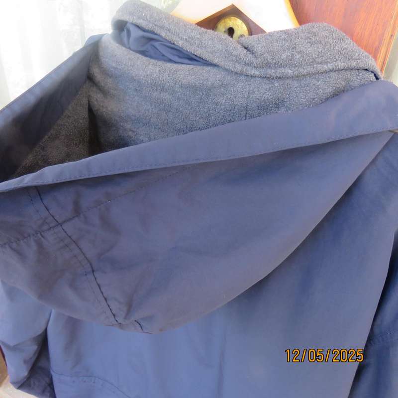 TRAVEL MASTER navy padded men's jacket size 4XL with drawstring. As new