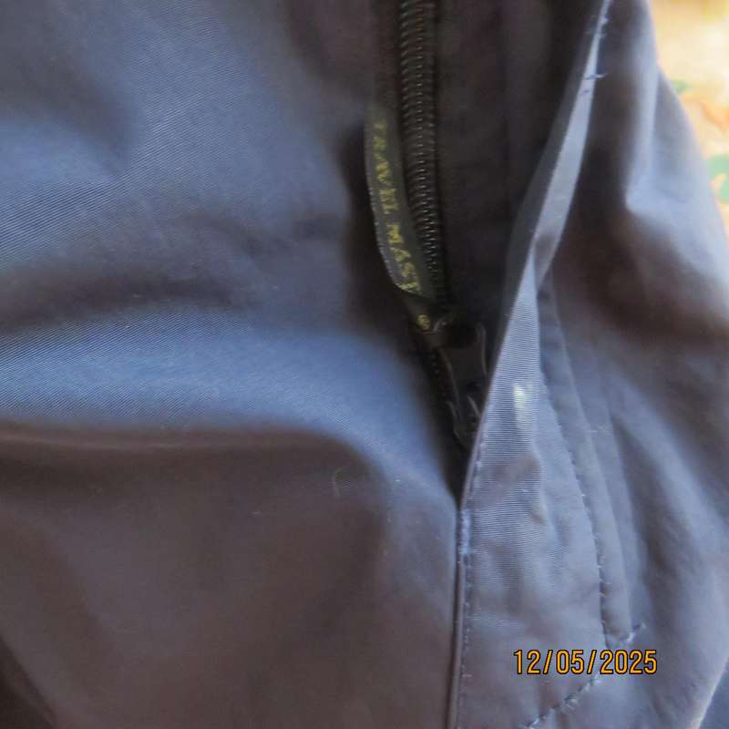 TRAVEL MASTER navy padded men's jacket size 4XL with drawstring. As new