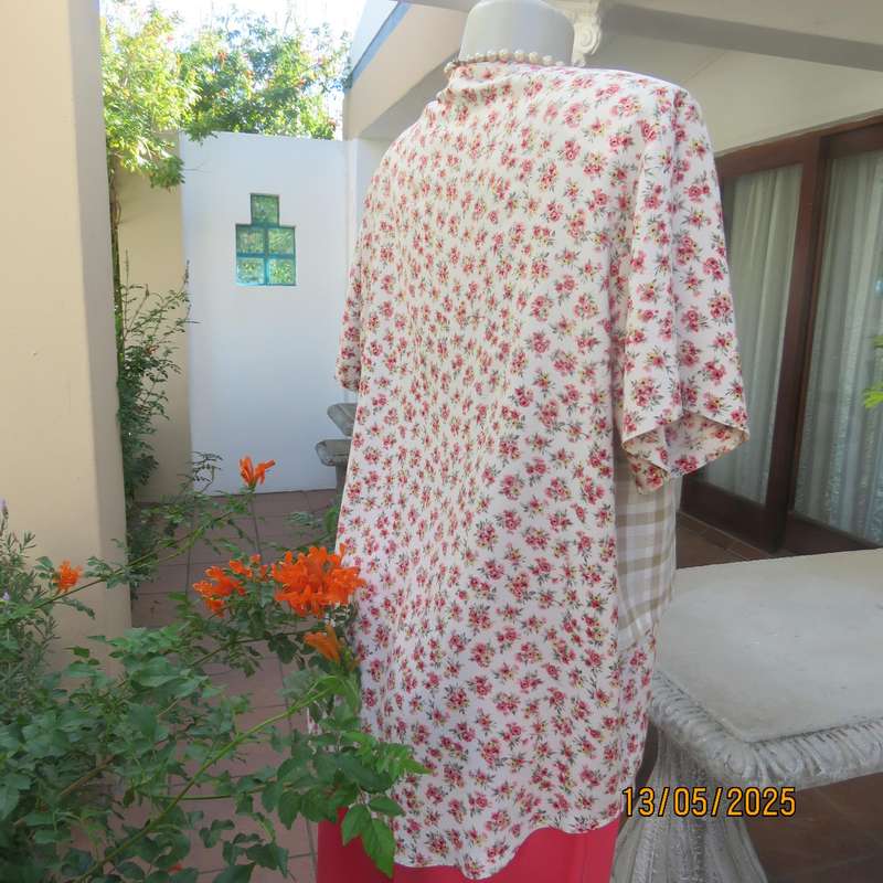 J&CO unique viscose floral top with front waistcoat. Cream with crimson. Size 44