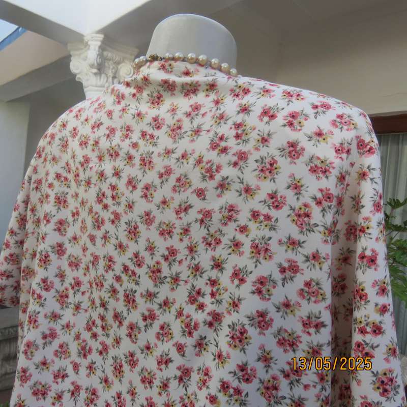 J&CO unique viscose floral top with front waistcoat. Cream with crimson. Size 44