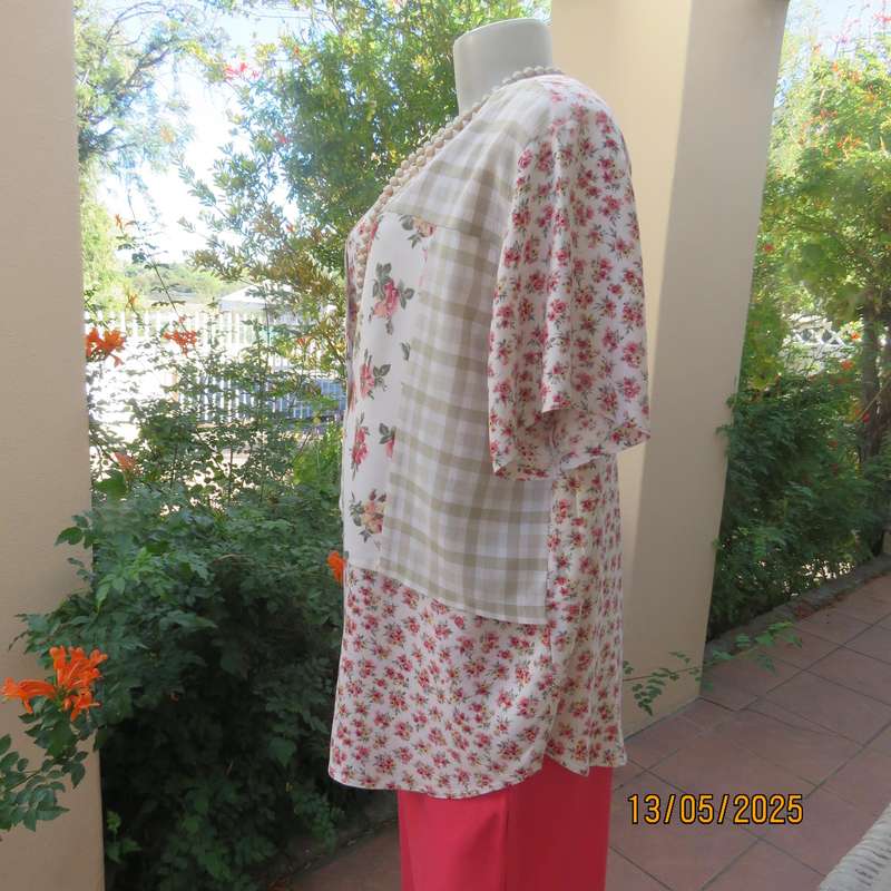 J&CO unique viscose floral top with front waistcoat. Cream with crimson. Size 44