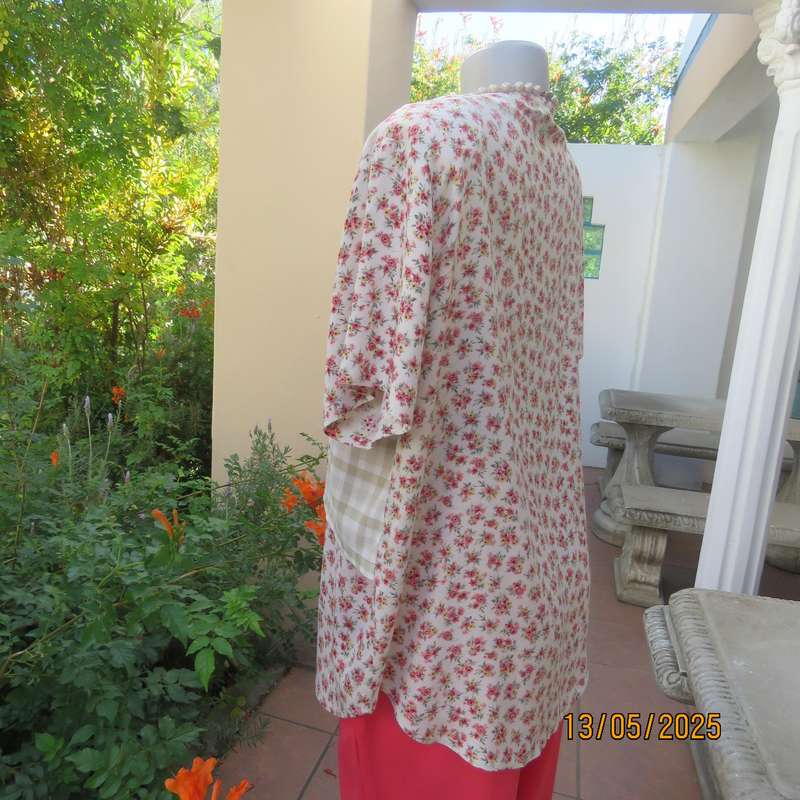 J&CO unique viscose floral top with front waistcoat. Cream with crimson. Size 44