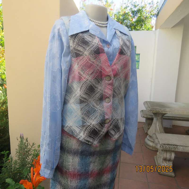 Warm woolen boutique made waistcoat size 36 in pink-blue-grey geometric print.
