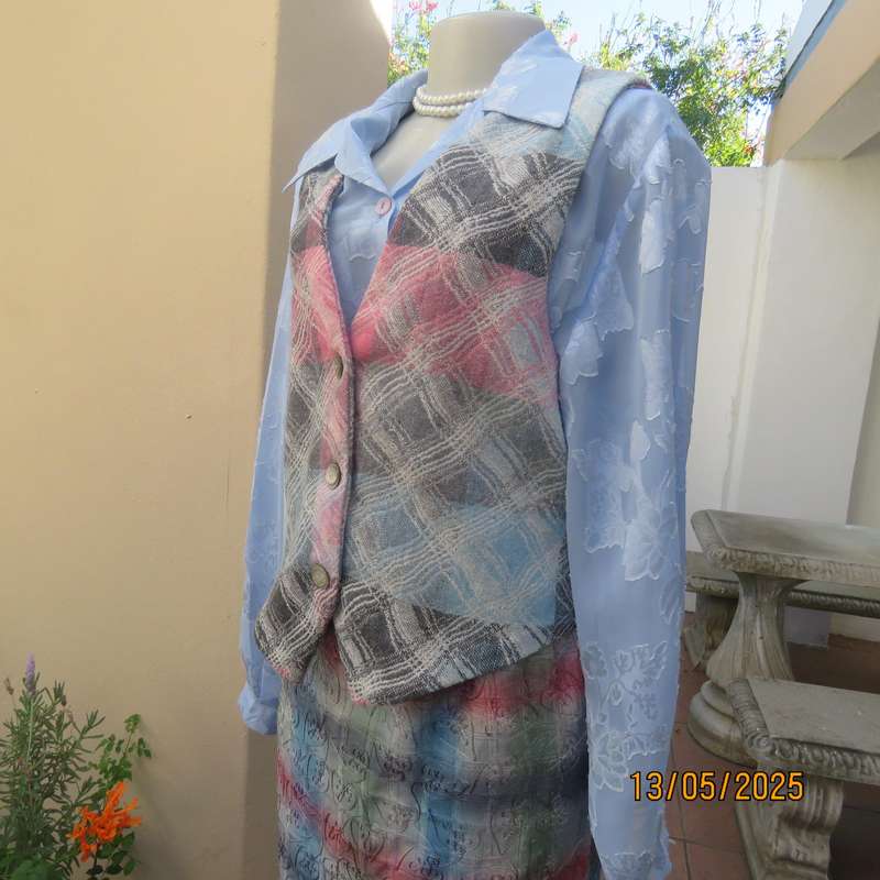 Warm woolen boutique made waistcoat size 36 in pink-blue-grey geometric print.