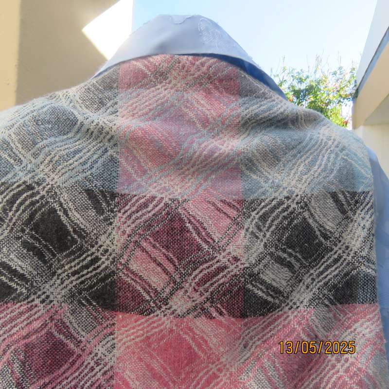 Warm woolen boutique made waistcoat size 36 in pink-blue-grey geometric print.