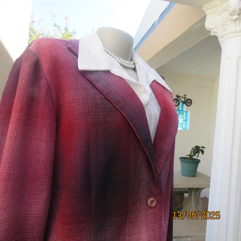 Warm woolen fully lined long sleeve jacket size 40 in reds-pinks and navy.