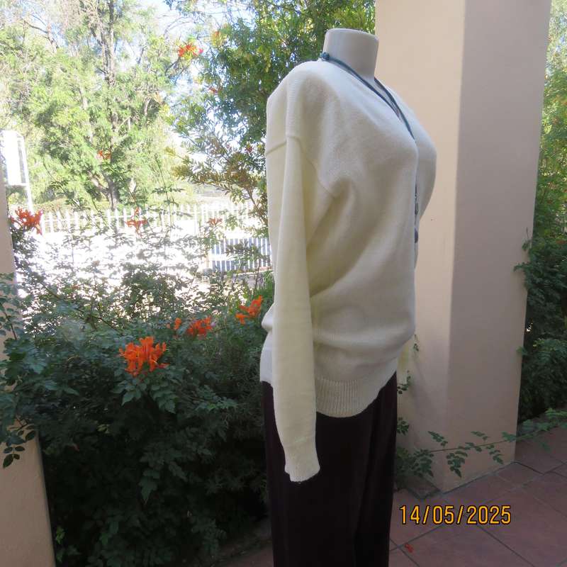Plain light cream handknit acrylic sweater size 36-38. V neck.
