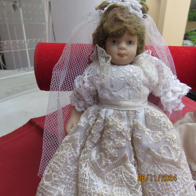 Set of 2 pretty antique bridal white dressed collectable dolls. Height 16cm. Long hair. All limbs.