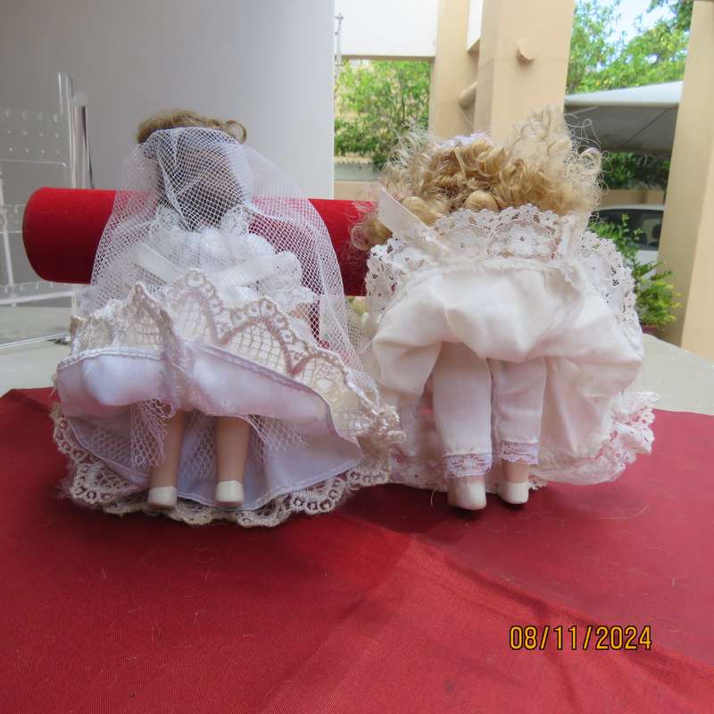 Set of 2 pretty antique bridal white dressed collectable dolls. Height 16cm. Long hair. All limbs.